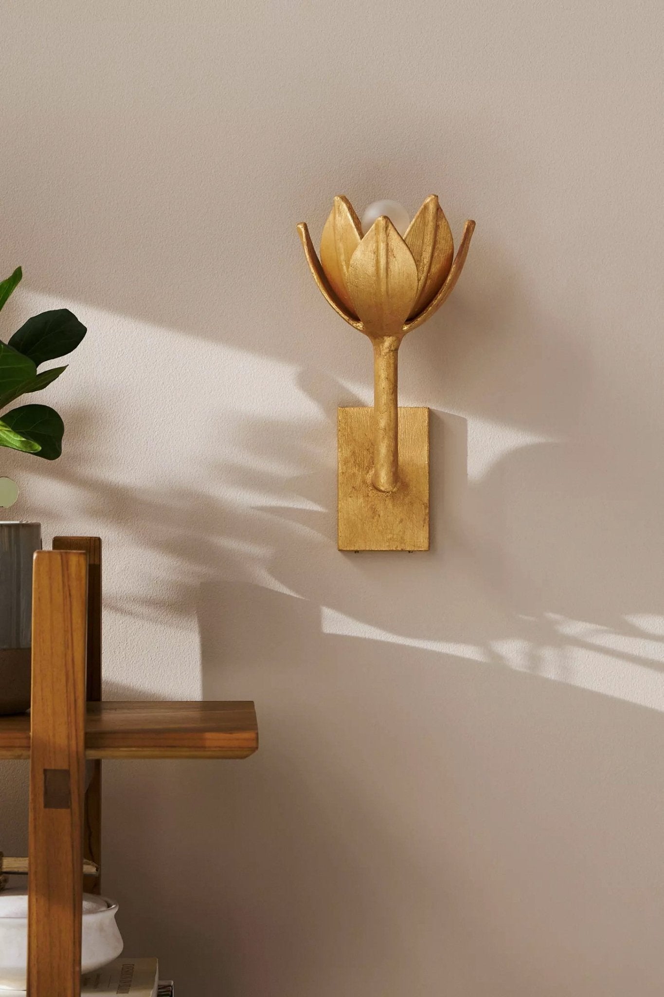 Alberto Lotus Bloom Wall Lamp