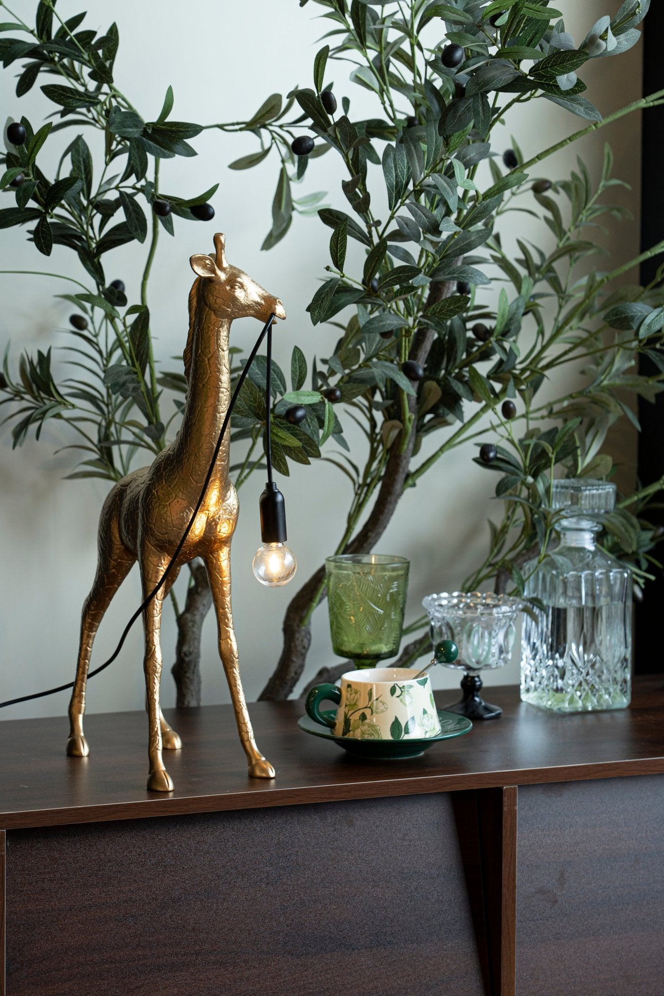 Giraffe Royale Sculpture Floor Lamp