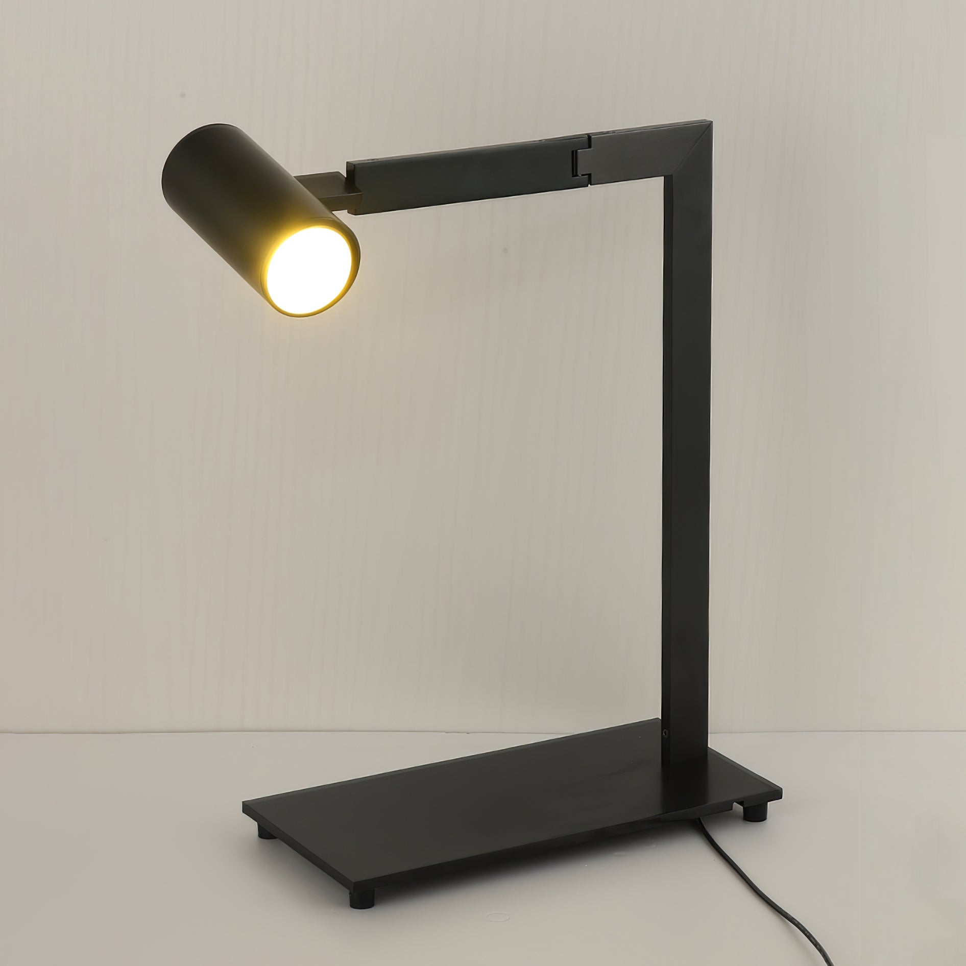 Mahari Bedside lamp Table Lamp