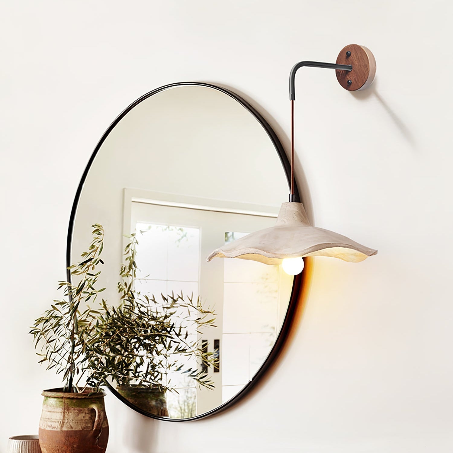Mirella Sconce