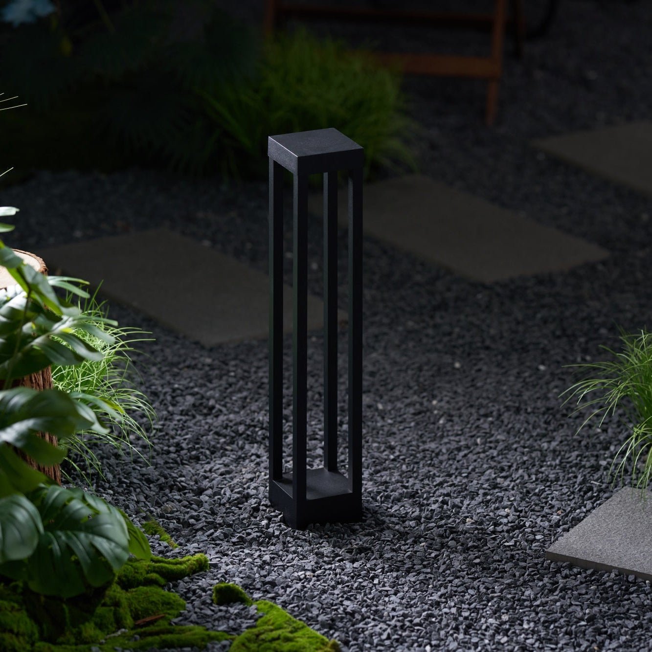 Obsidian Post Outdoor Light