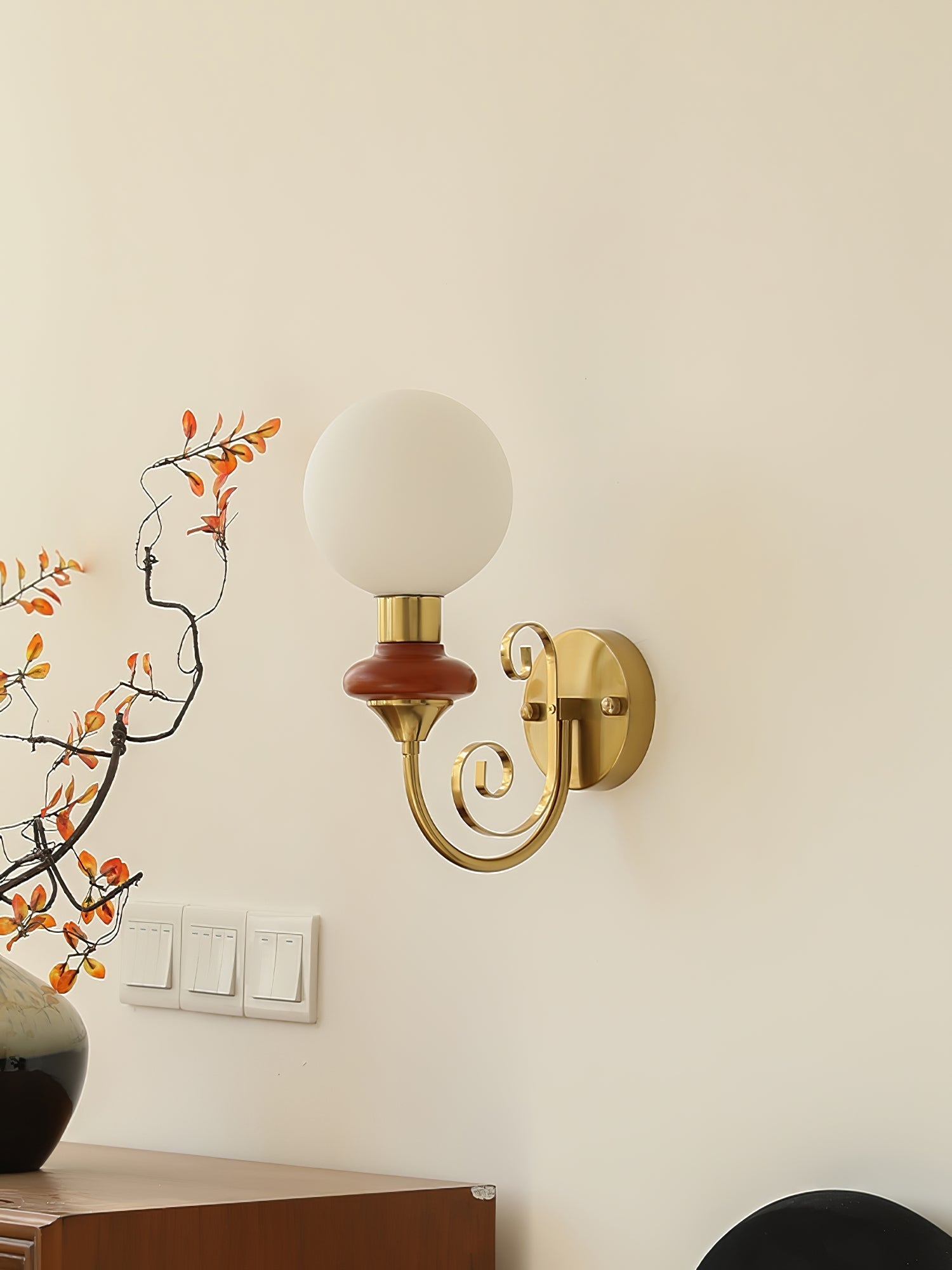 Onyx Plug-in Wall Lamp