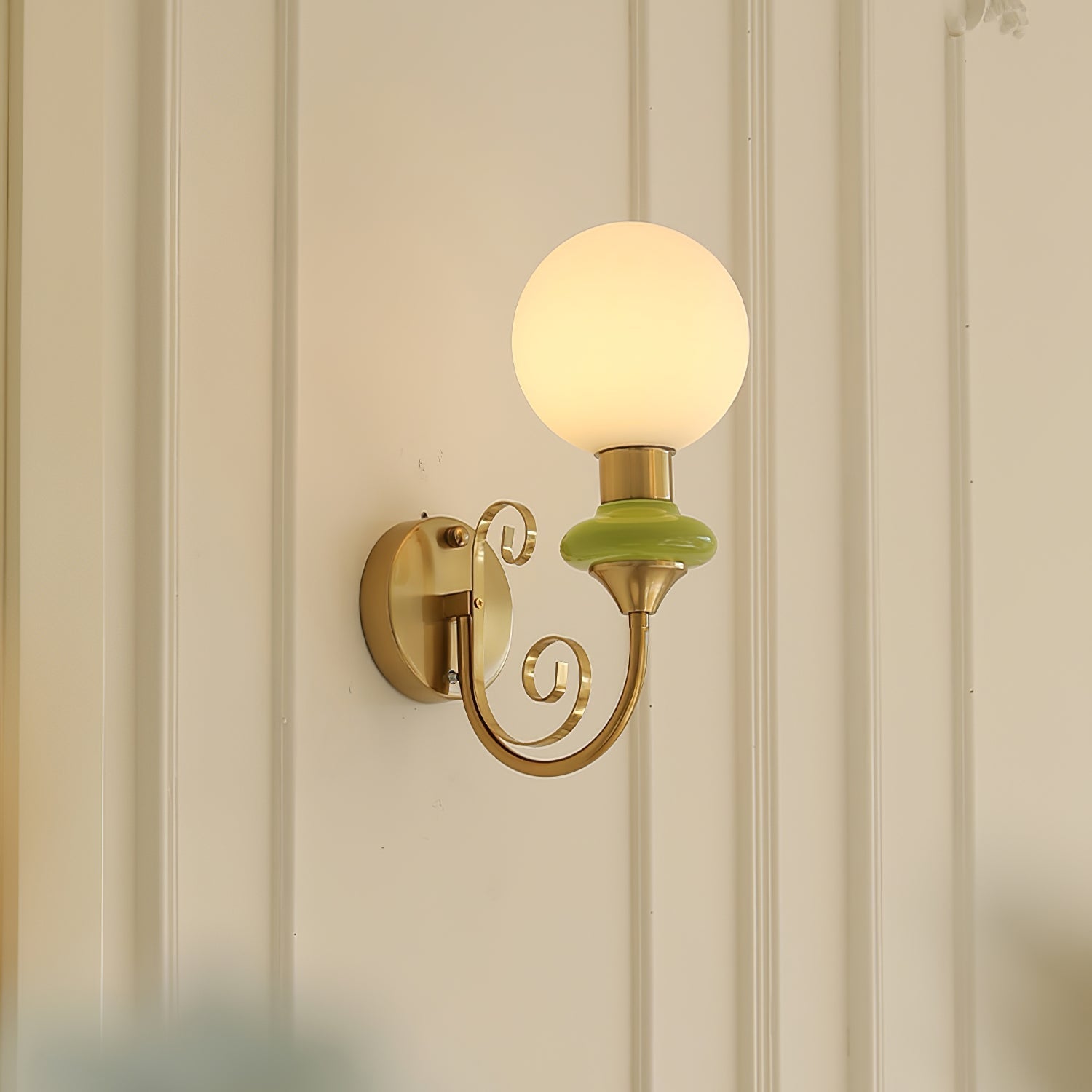 Onyx Plug-in Wall Lamp