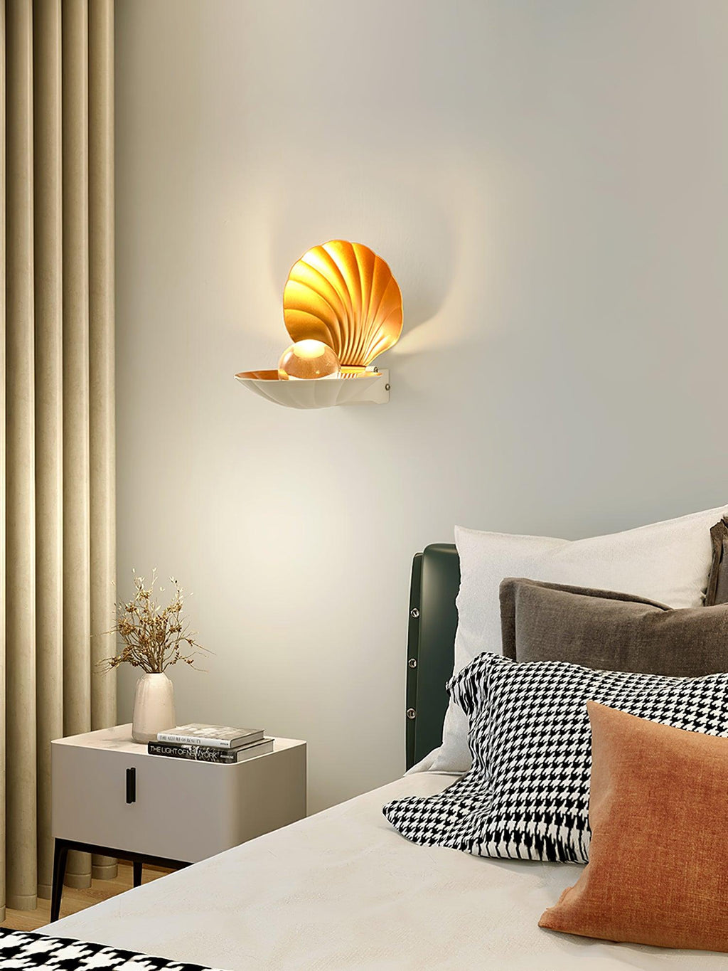 Pearl Clam Bracket light Wall Light