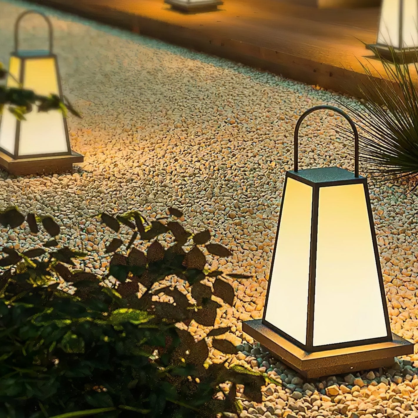 Roam Lantern Garden Architectural light Outdoor Lamp