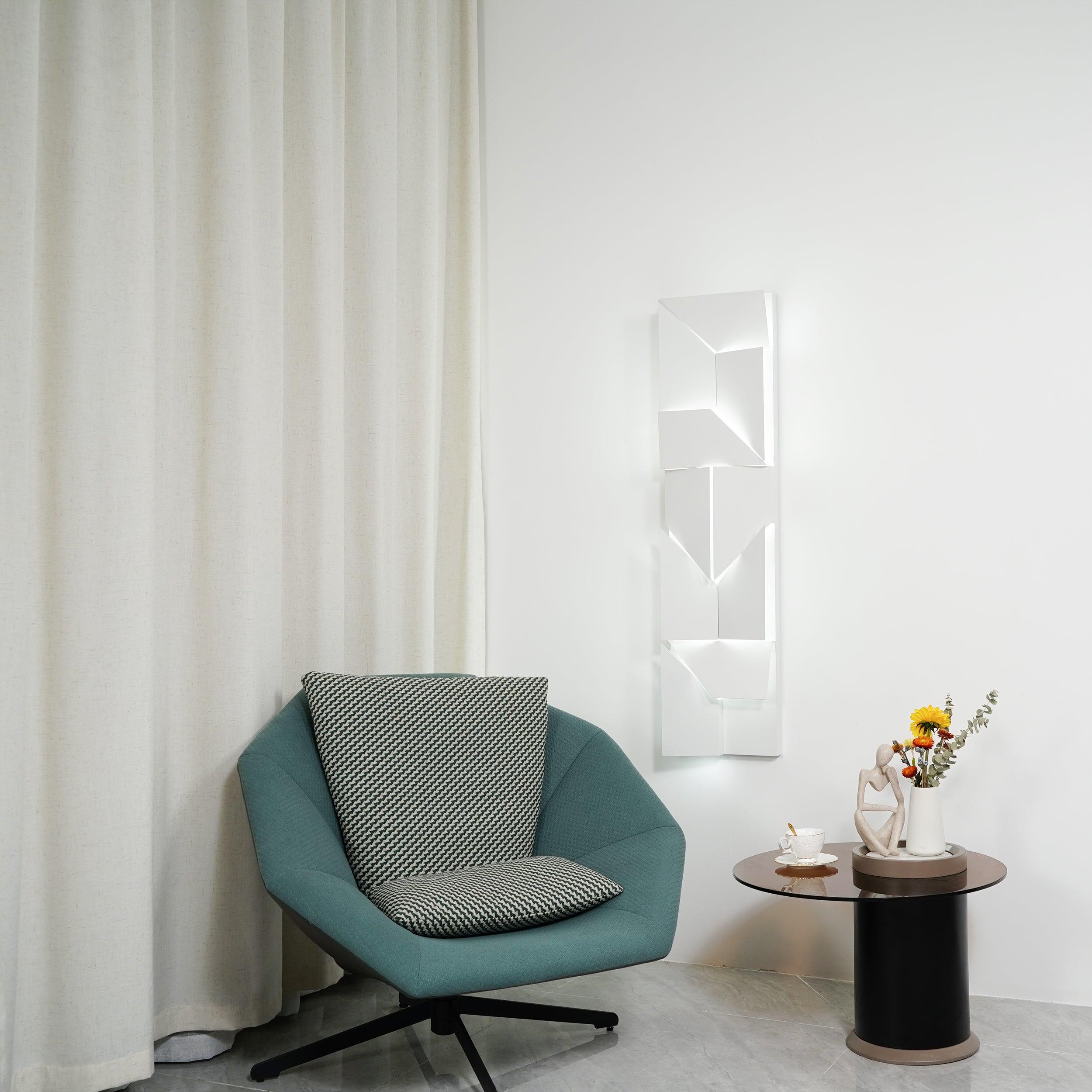 Shadows Grand Wall-mounted light Sconce