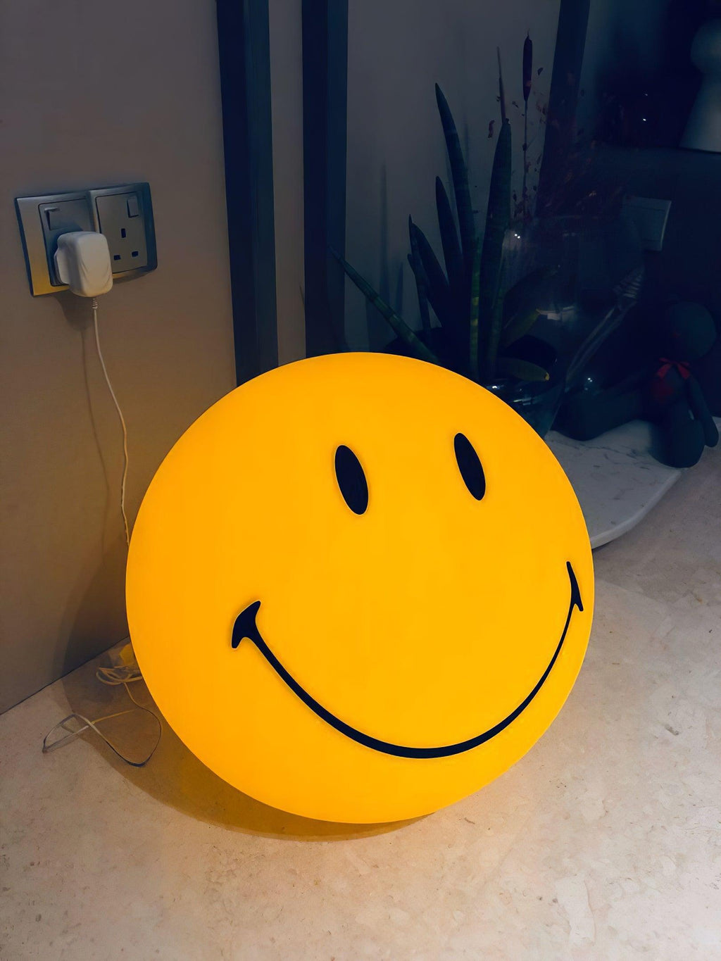Smiling Rechargeable Built-in Battery Portable lamp Table Lamp