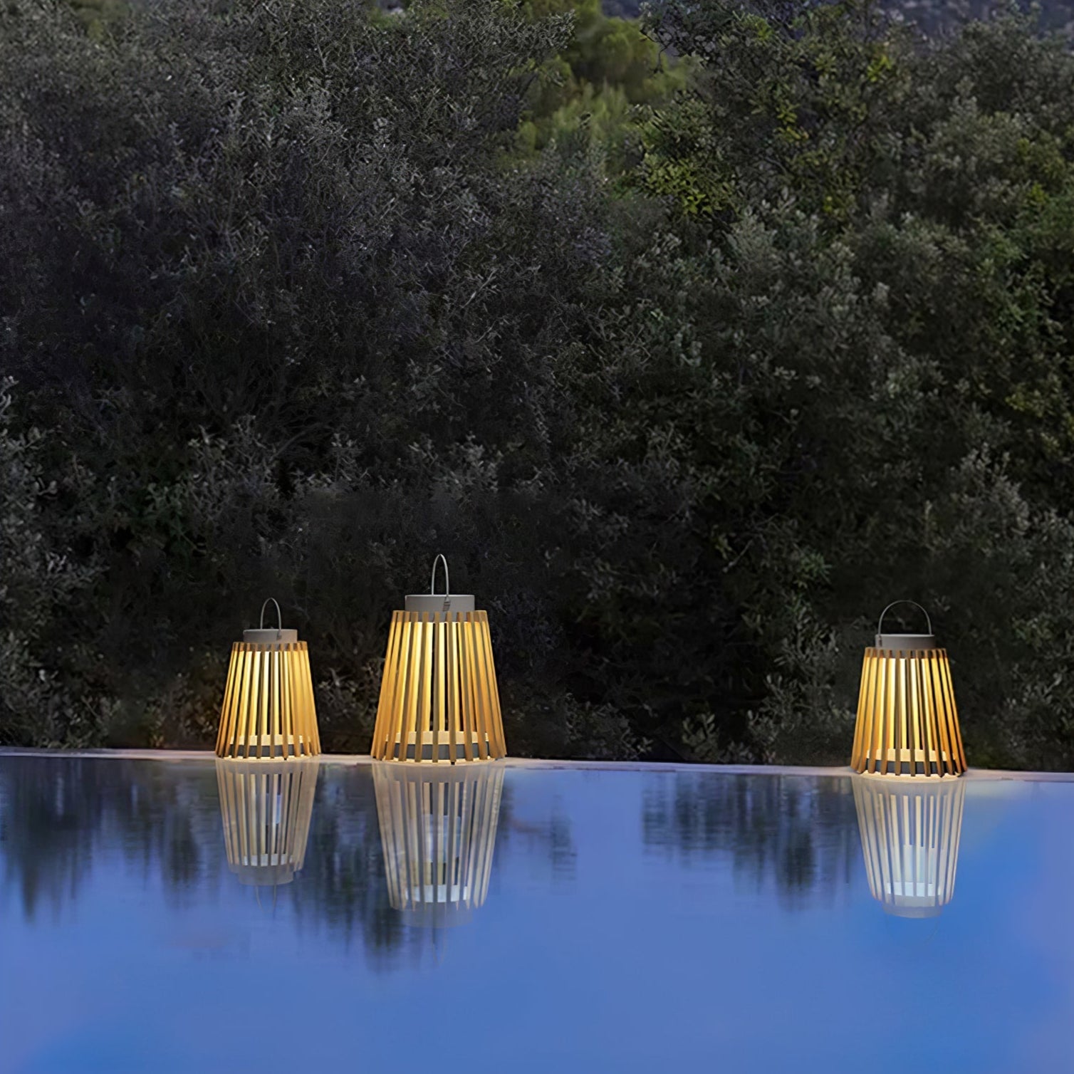 Solene Solar Outdoor Lantern Lamp