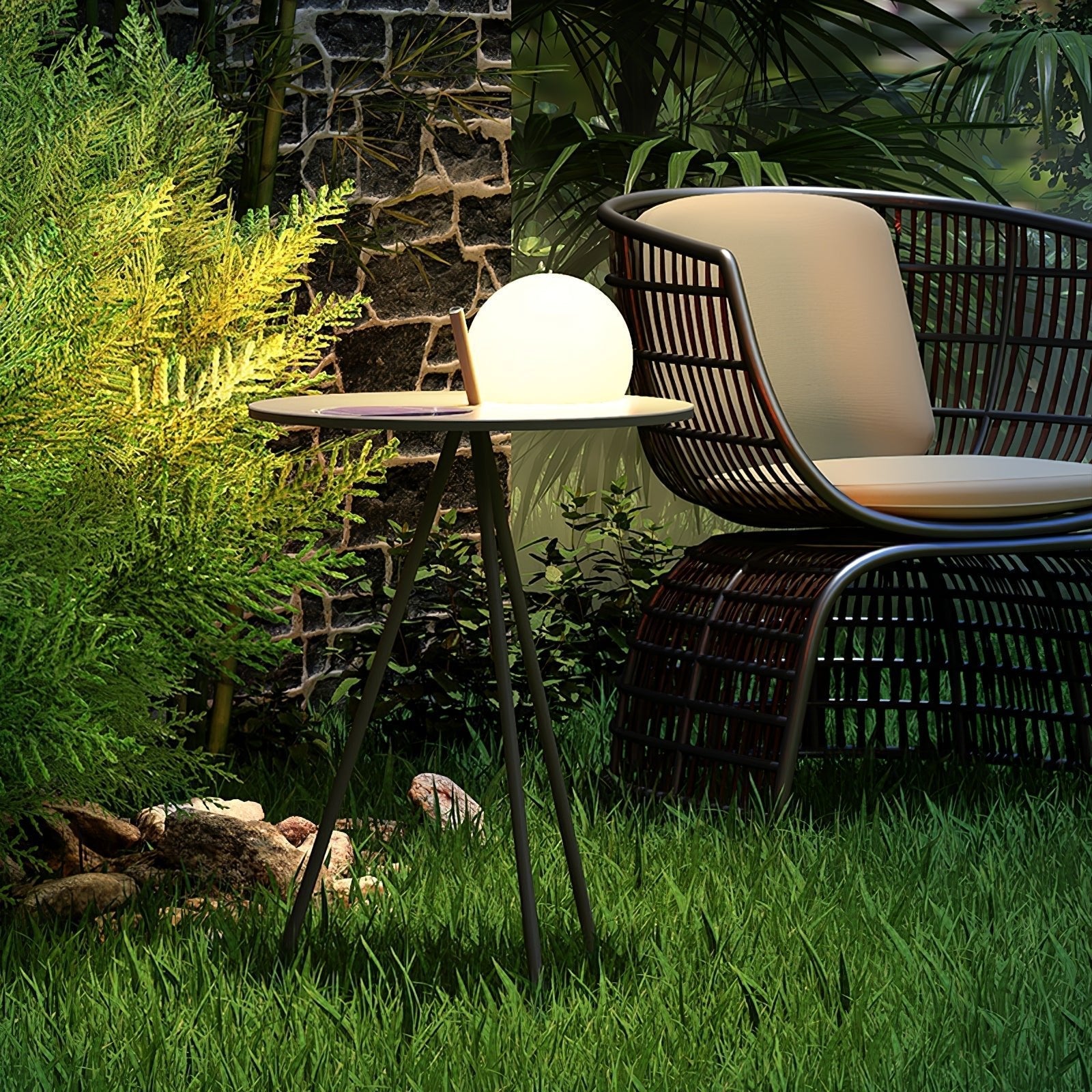 Soluna Tripod Outdoor Lamp