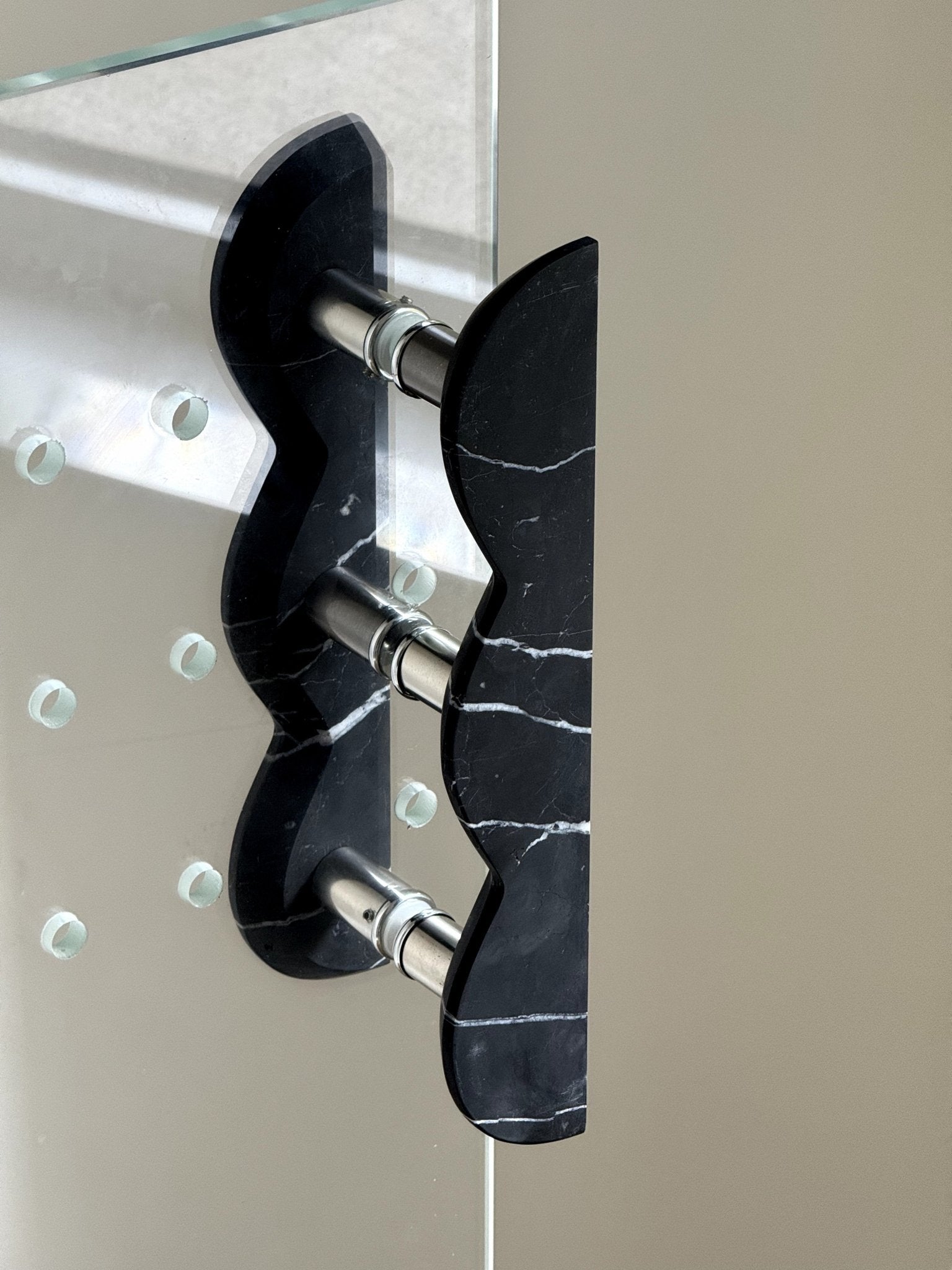 Twin-Curve Pull Handle