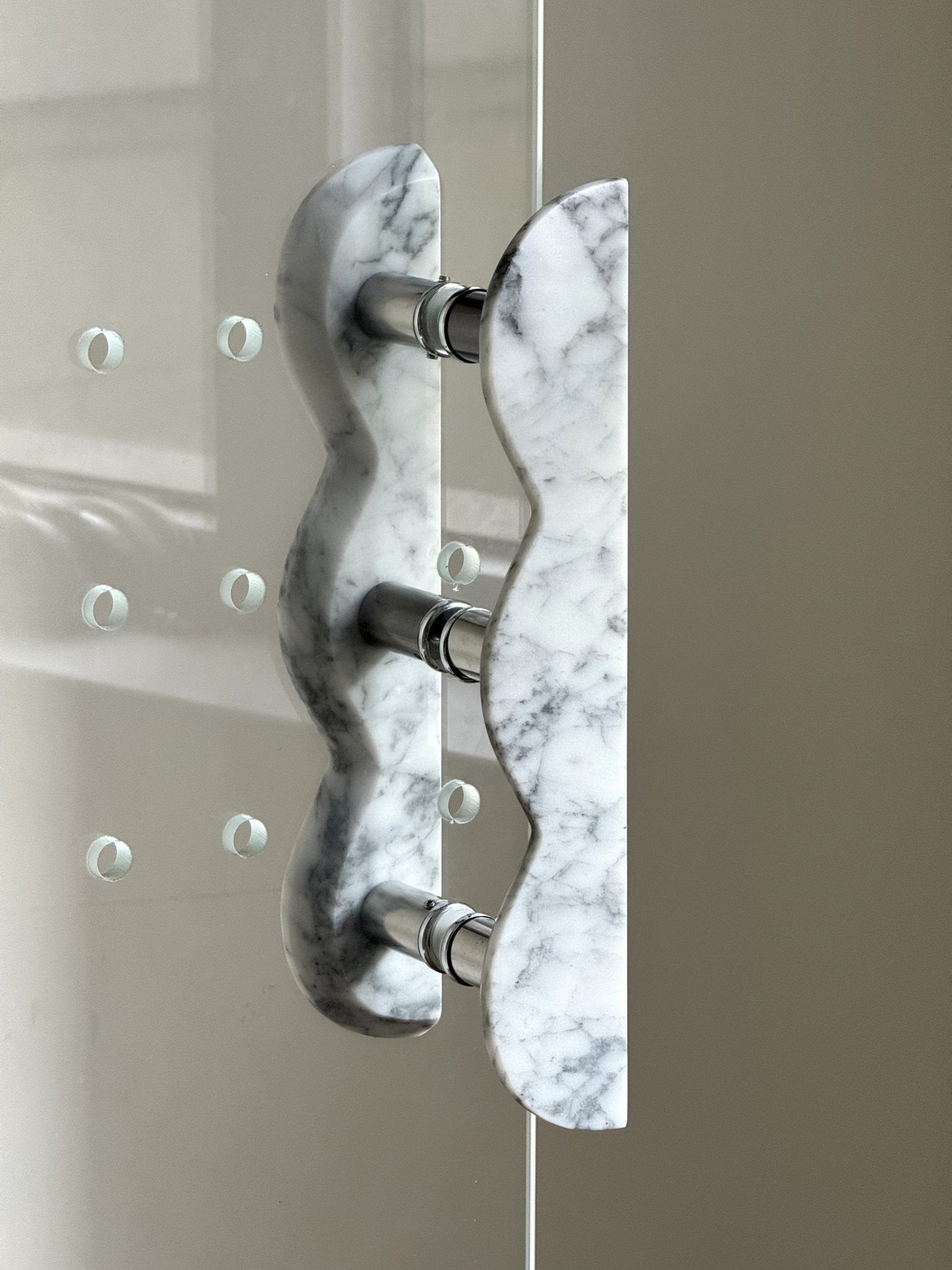Twin-Curve Pull Handle
