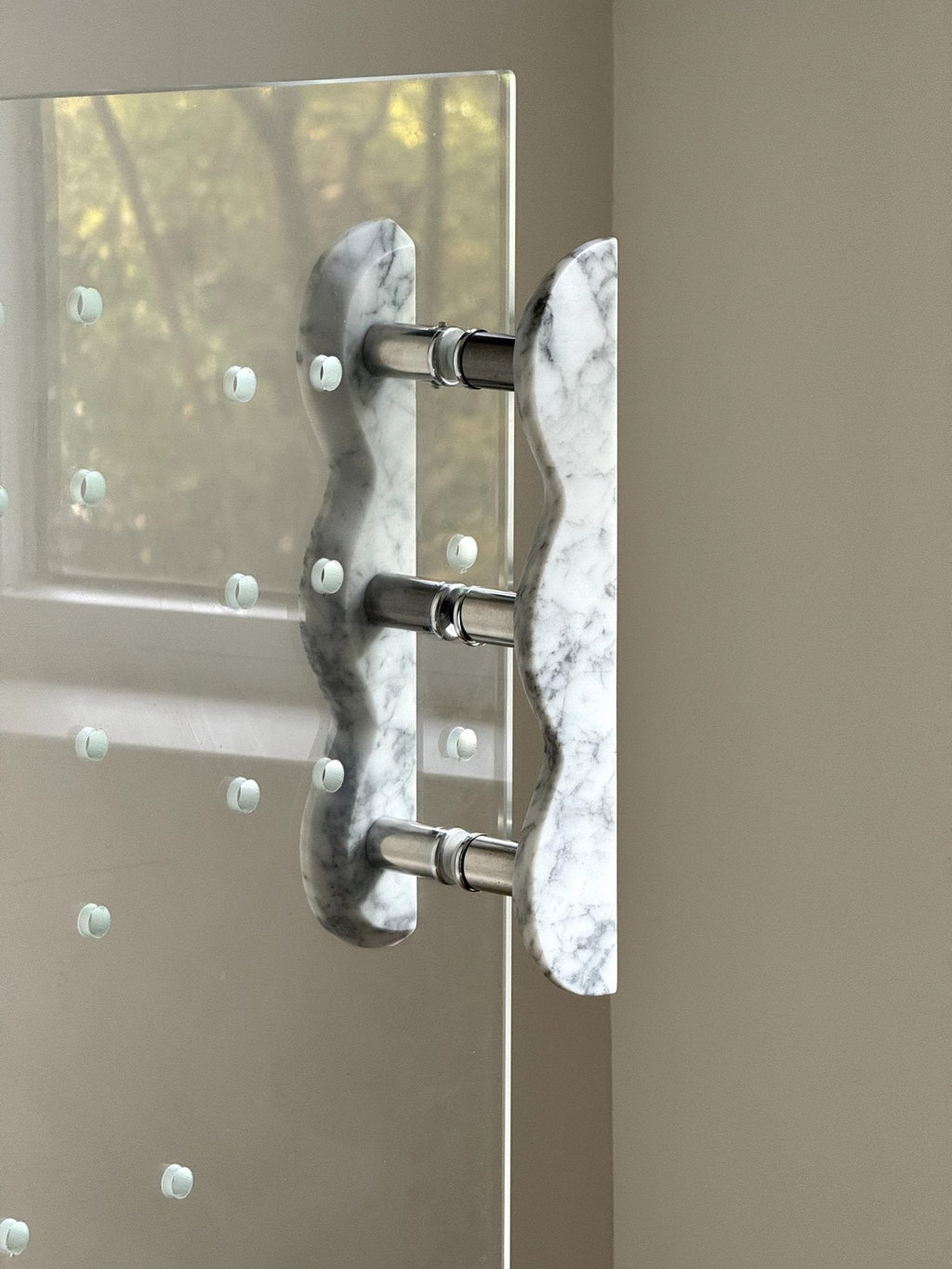 Twin-Curve Pull Handle