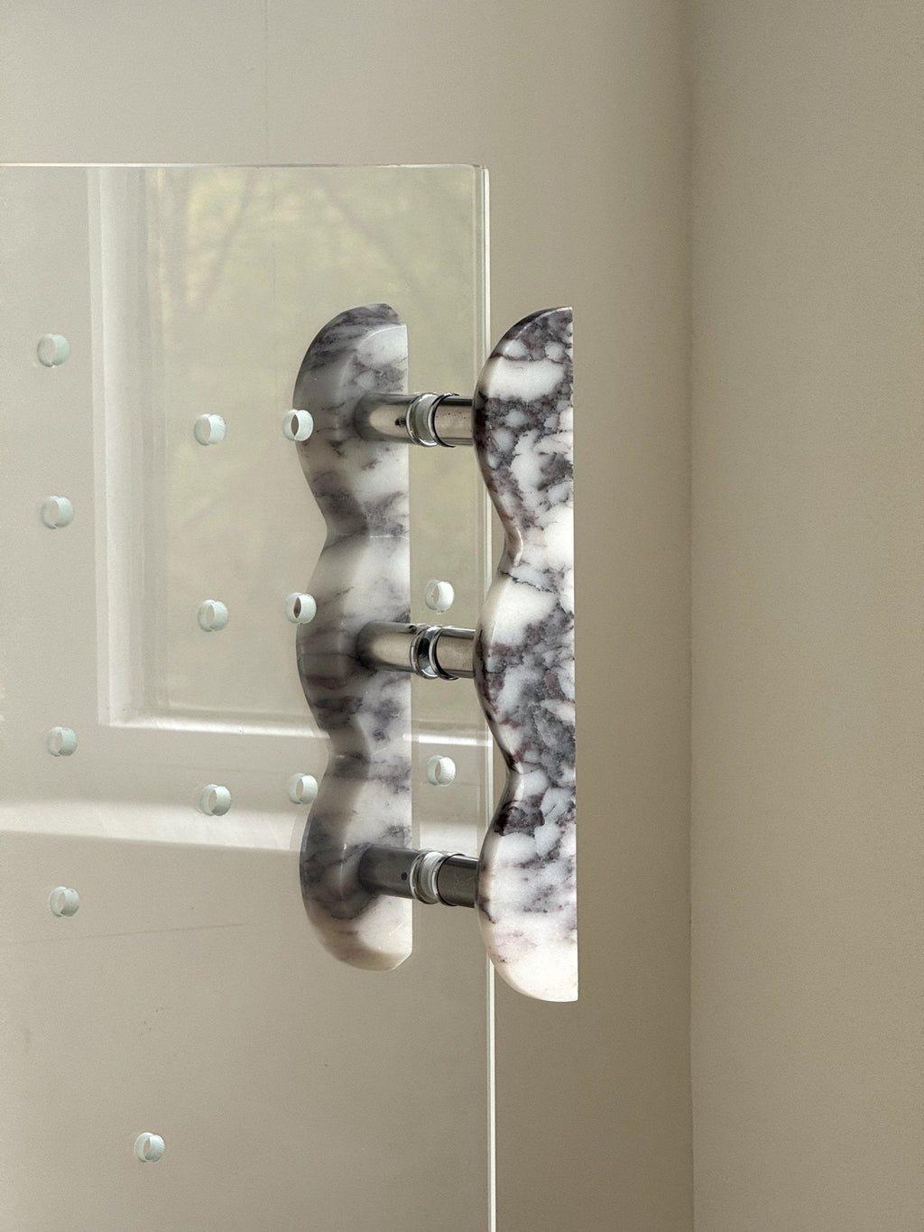 Twin-Curve Pull Handle