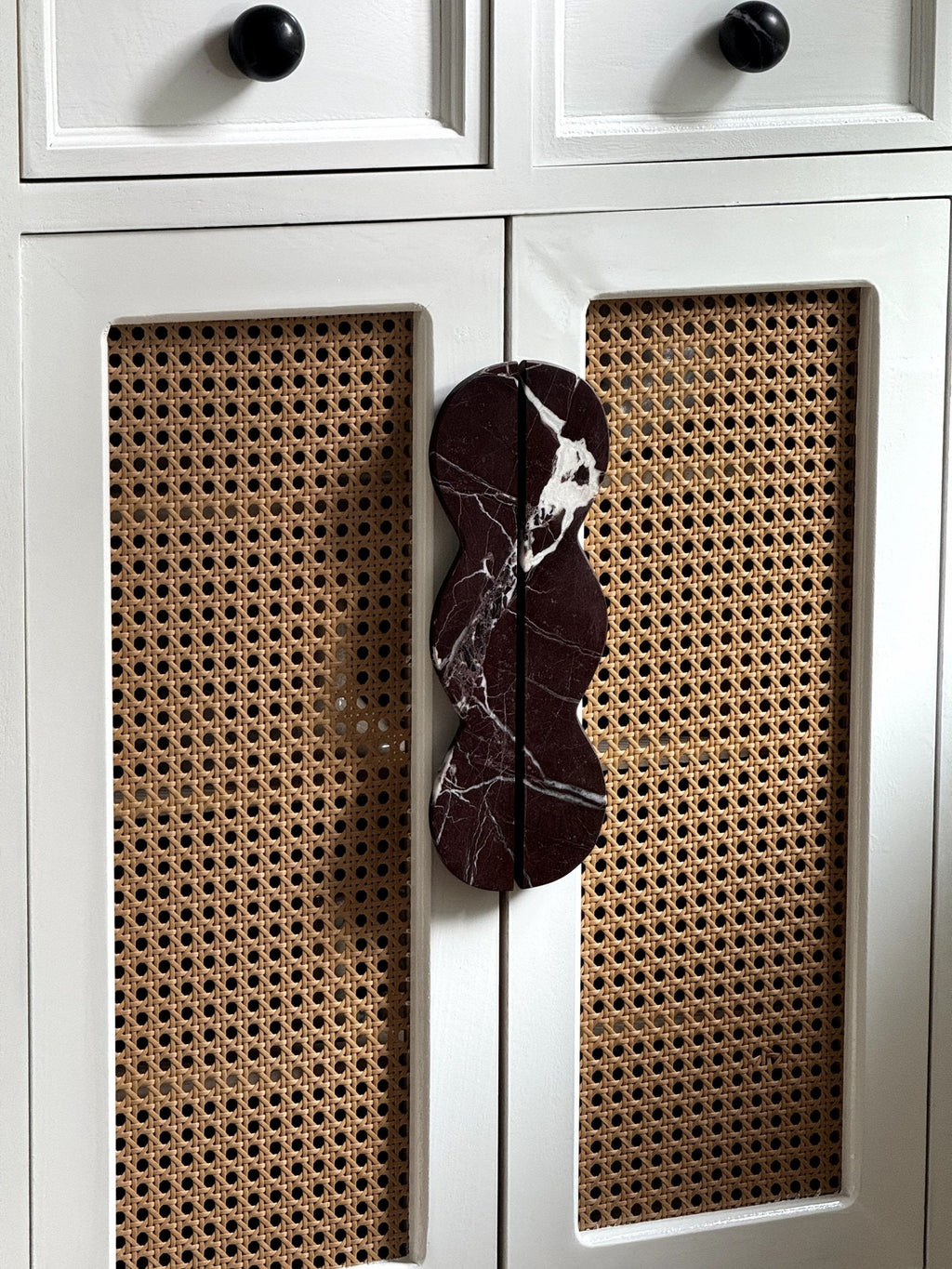 Twin-Curve Pull Handle