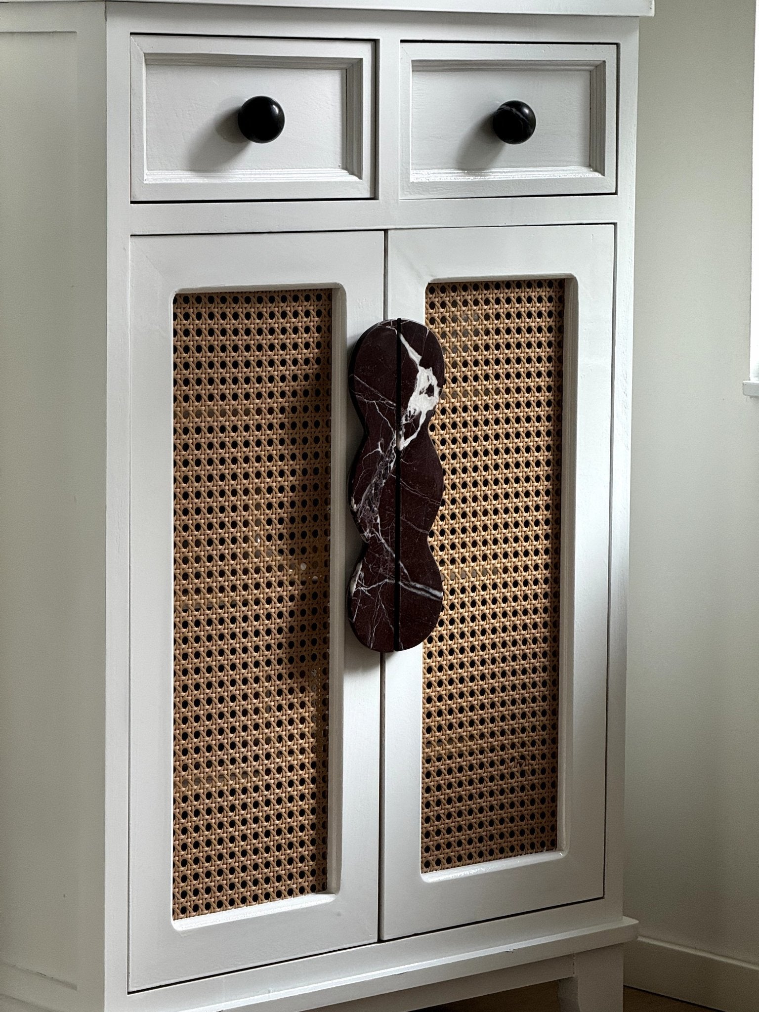Twin-Curve Pull Handle