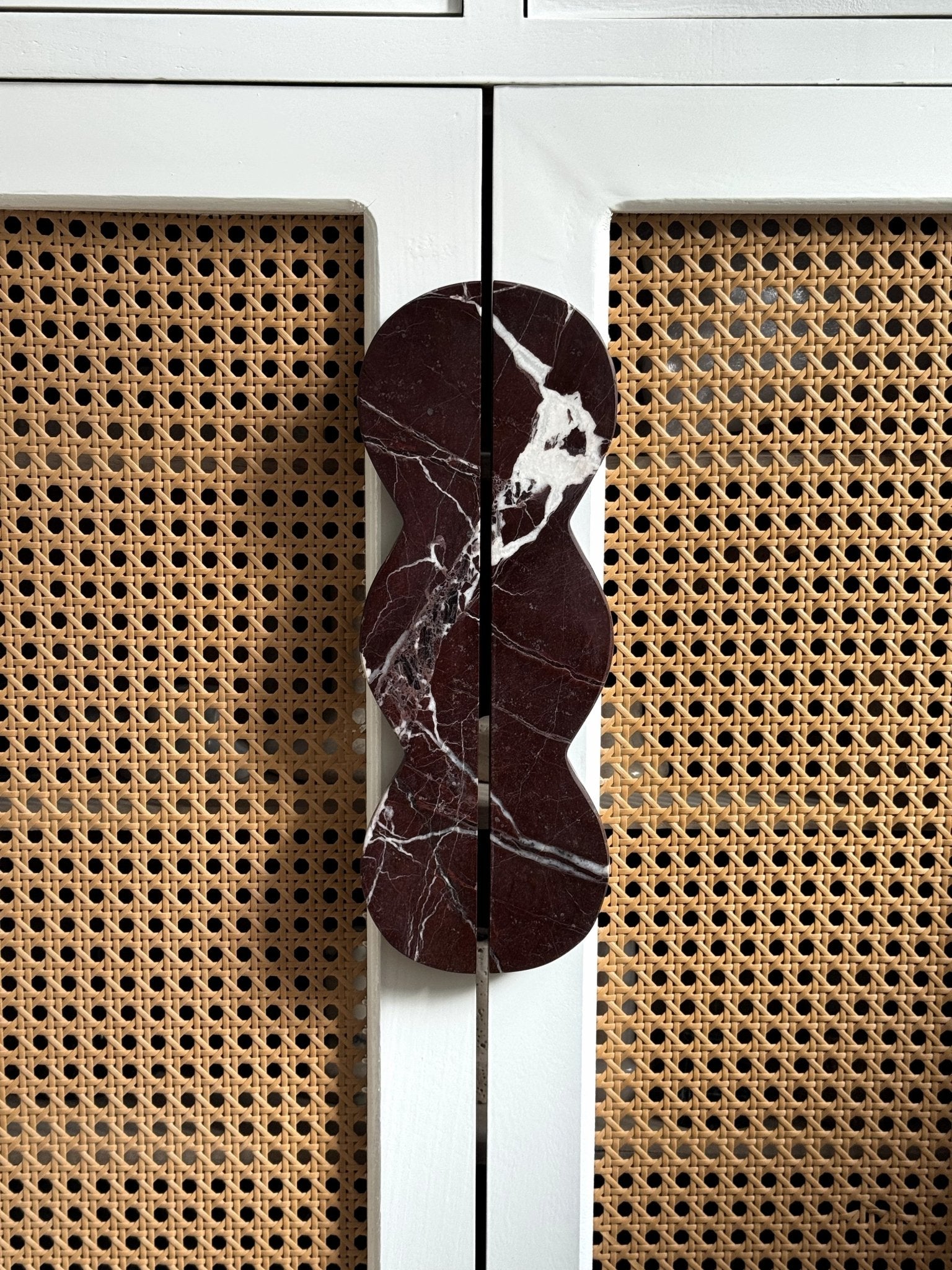 Twin-Curve Pull Handle