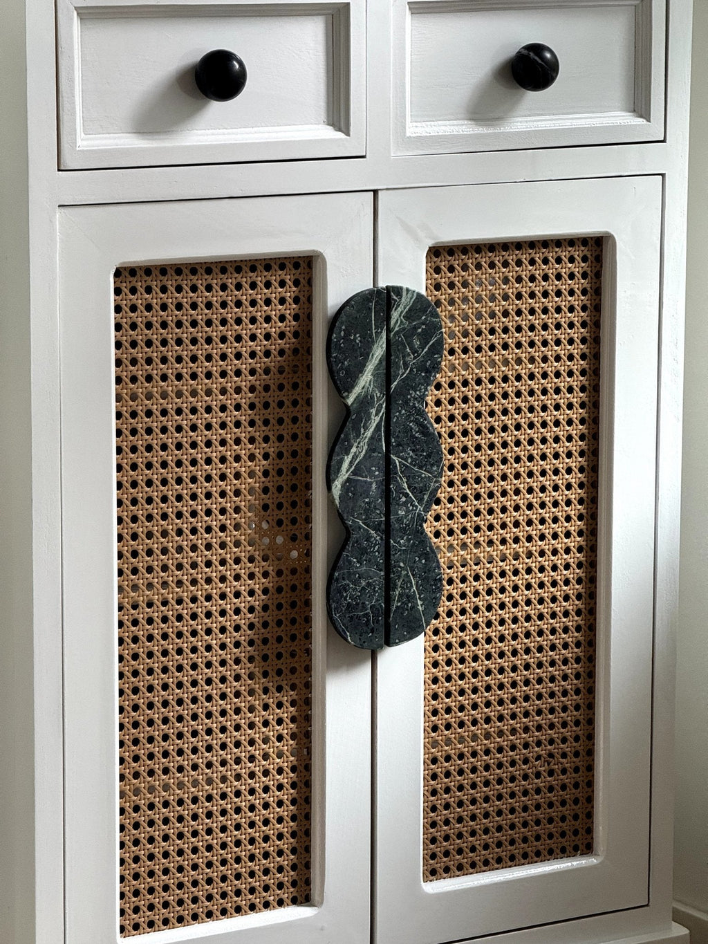 Twin-Curve Pull Handle