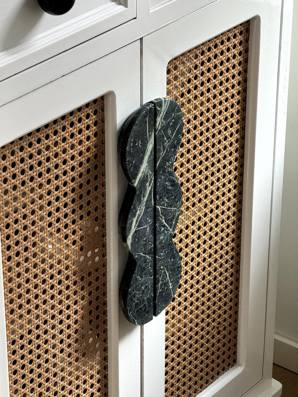 Twin-Curve Pull Handle