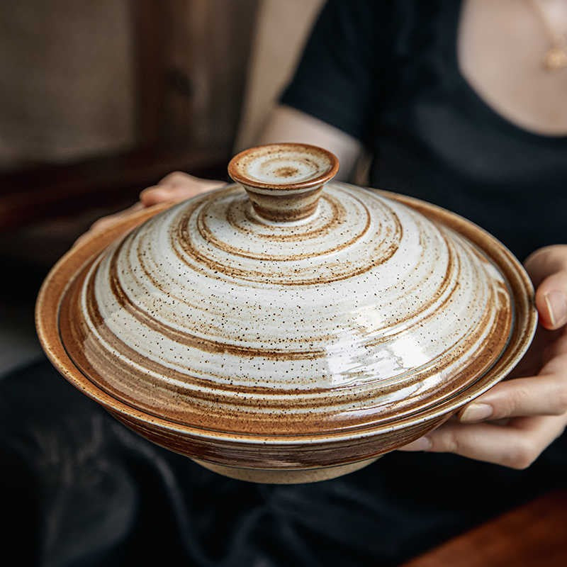 high_leg-stoneware-lidded-meal-bowl-04_a9bbfc1f-1f36-4f0f-a8e5-8085d7c794e7.jpg