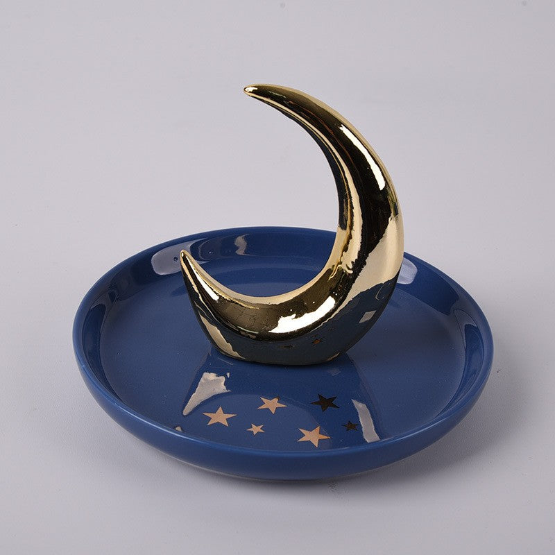 lunarglow-ceramic-jewelry-tray-07_95ac3d49-d959-4457-898c-cc3773d860ab.jpg