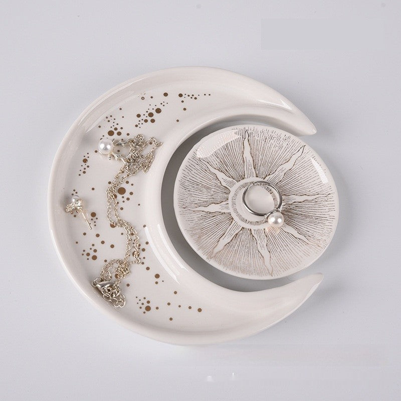 lunarglow-ceramic-jewelry-tray-17_e69f507e-0f40-4ffc-9c52-0bf5c9b666e0.jpg