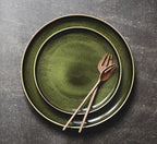verdant-artisan-round-ceramic-plate-06_110fe3e2-900b-44c7-8f94-aef184247451.jpg